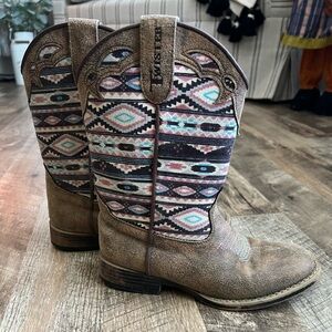 Twister boots Aztec pattern size 2